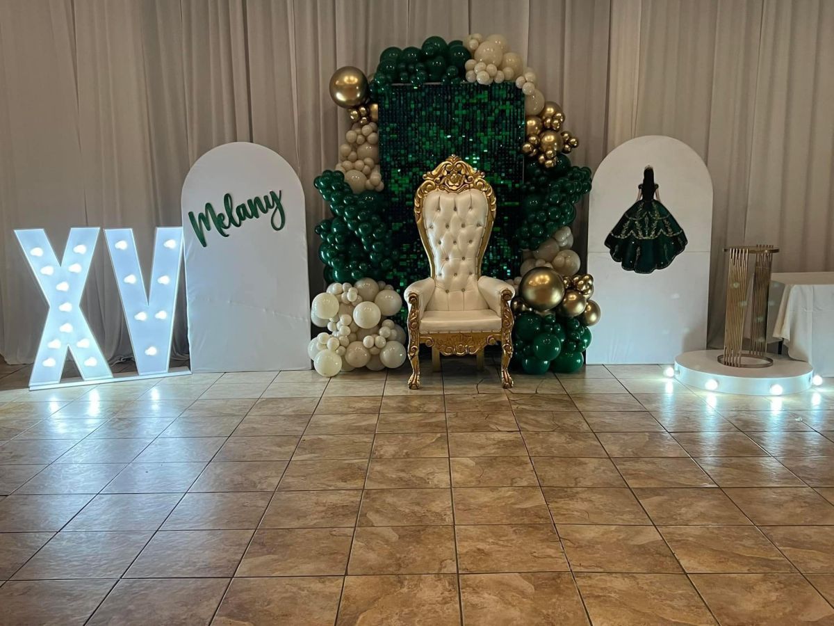 Quinceañera dorada